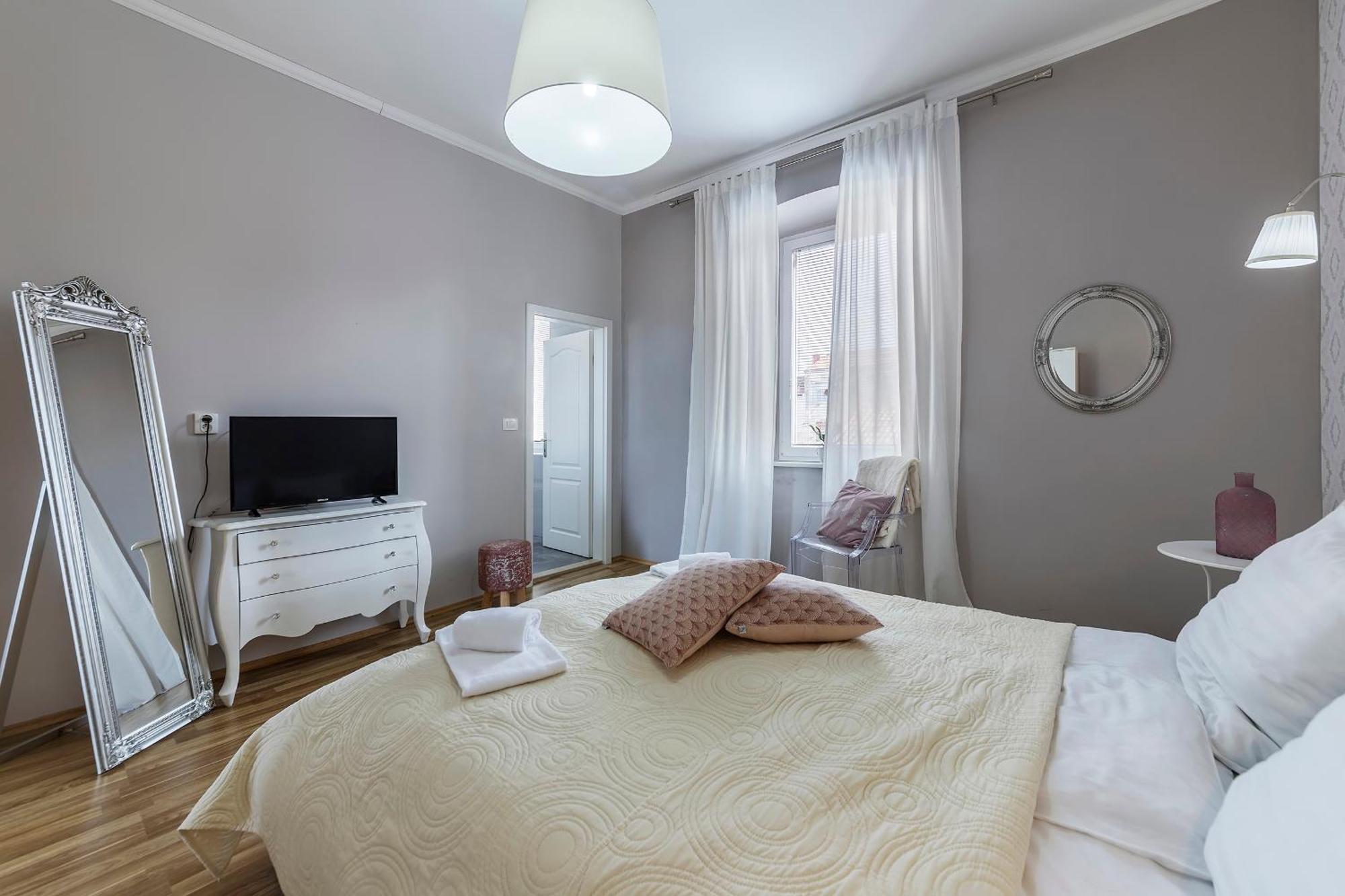 PUY Captain Emo City Apartments מראה חיצוני תמונה